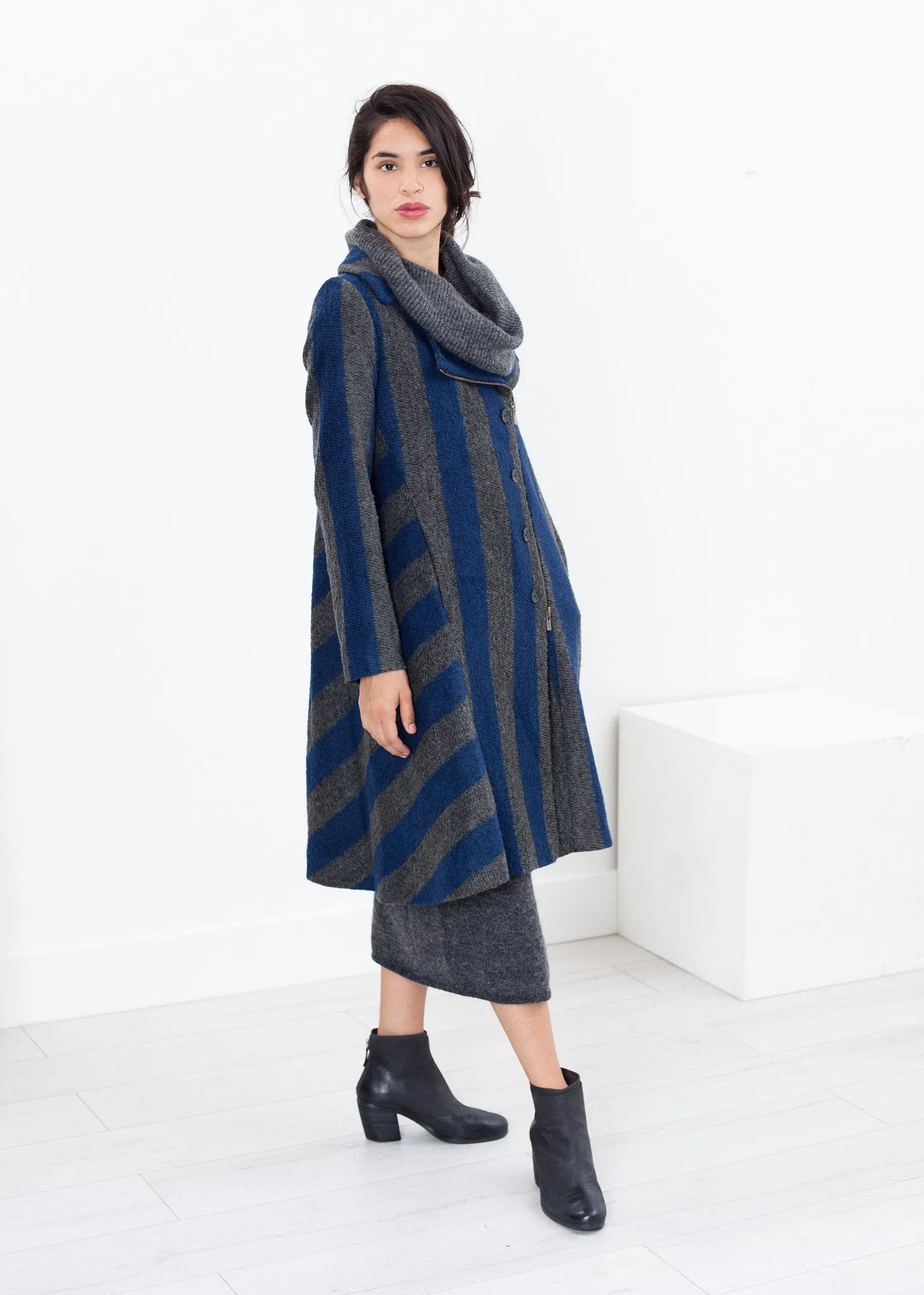 Petale Coat in Silver/Blue