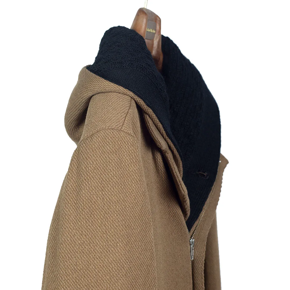 "Fake" coat in camel color wool hopsack with black knit lining